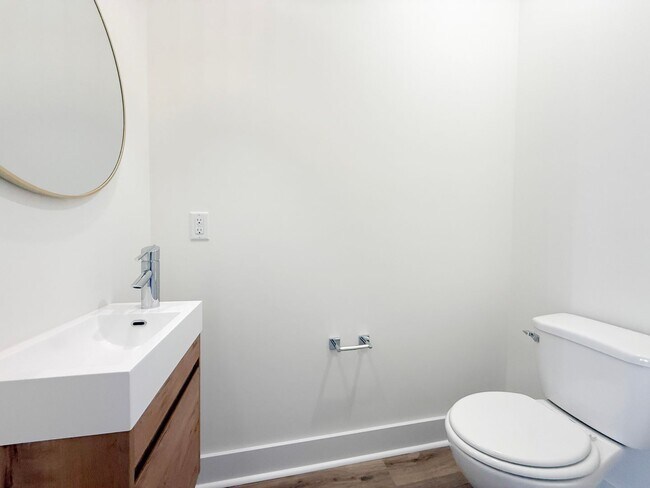 Building Photo - Fuller Style - Spacious 3-Bedroom Townhome with Pool and Pickleball Court