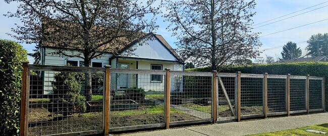 Building Photo - Mullen St. 3 bed/1bath North End with loft