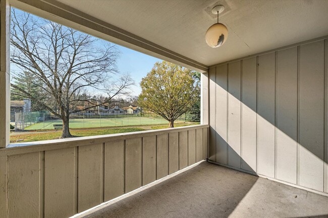 Building Photo - 2 bedroom, 2 bath condo - Available April 2026