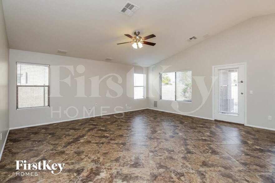 Building Photo - 2060 W Goldmine Mountain Dr