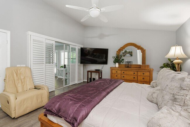 Building Photo - 77630 Cll Las Brisas W