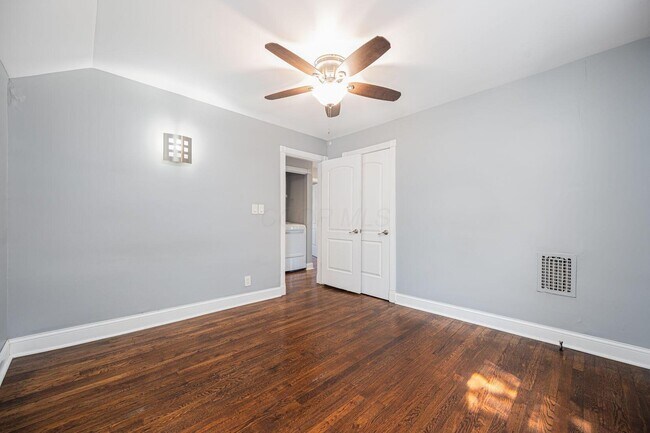 Building Photo - 906 S Champion Ave