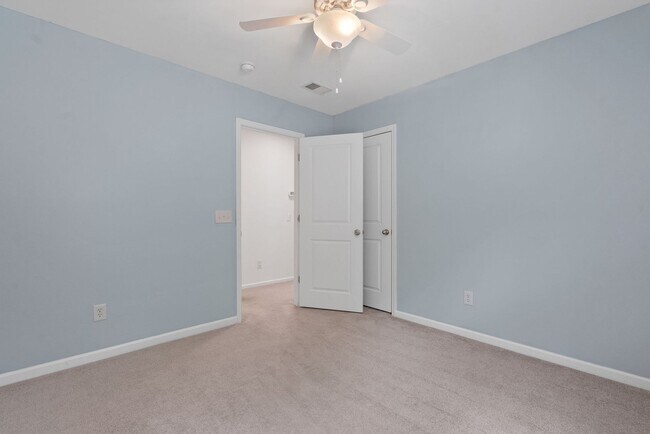 Building Photo - Available now. Beautiful 5 BR/2.5 BA Home in Swygerts Landing!