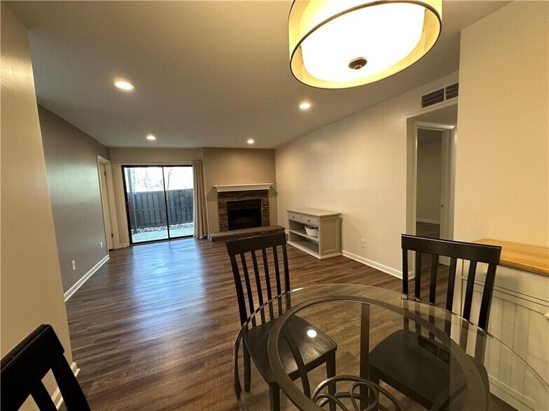 Building Photo - 303 River Run Dr