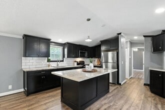 Building Photo - 12560 Royal W Dr