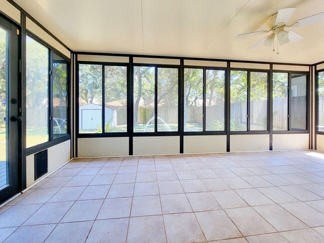Building Photo - 3 Bed, 2 Bath Single-Level Gem with Firepl...