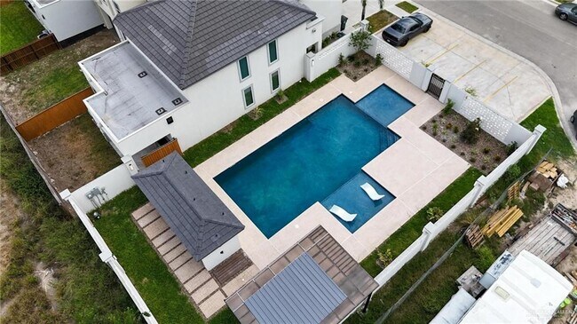 Building Photo - 24 Corales St