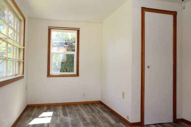 Building Photo - 3006 NE 66th Ave