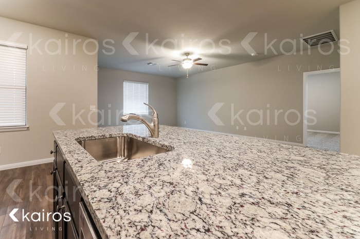 Building Photo - 913 NW 4th St