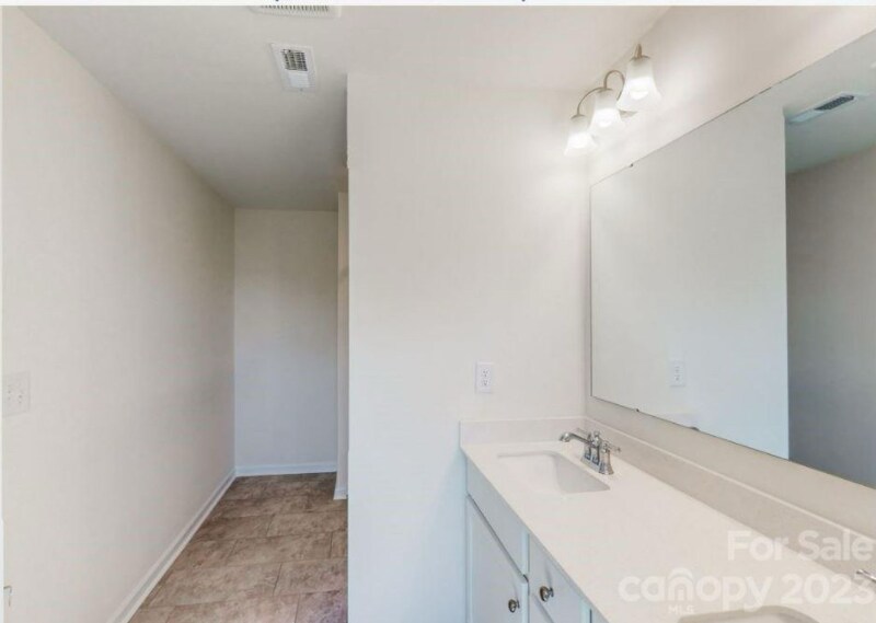 Building Photo - 5211 Maynard Hl Dr