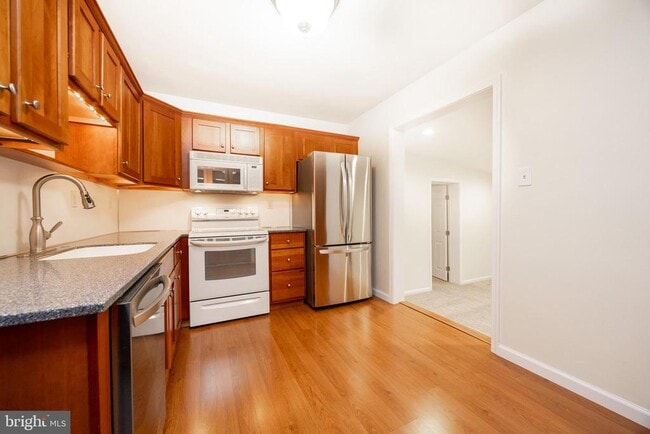 Building Photo - 5816 Upper Ridge Rd