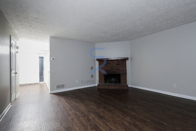 Building Photo - Move in before November 15th and choose yo...