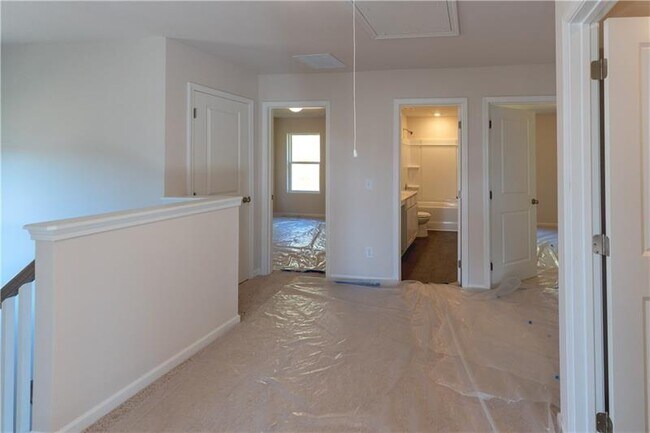 Building Photo - 530 River Run Dr