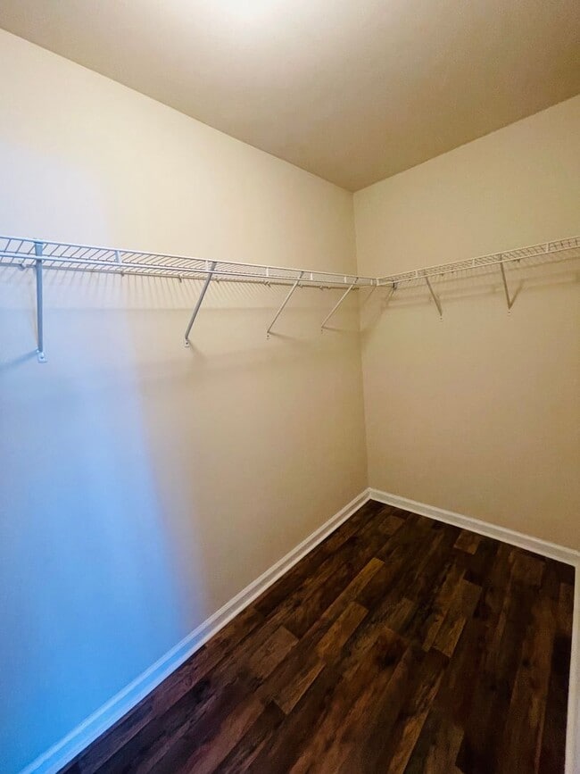 Building Photo - Beautiful Townhome in Catawba Village