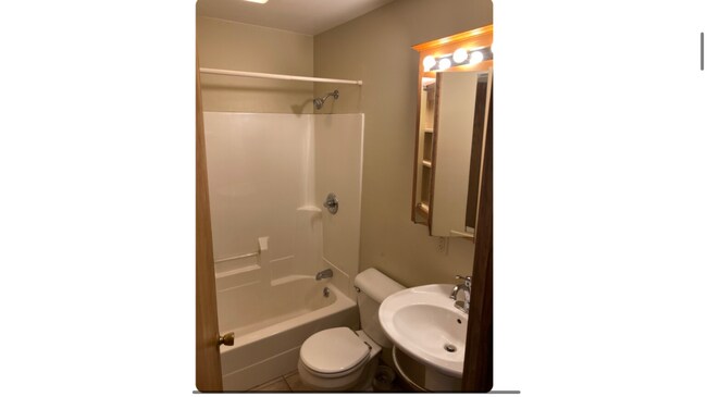 Building Photo - 2210 Longyear Ave