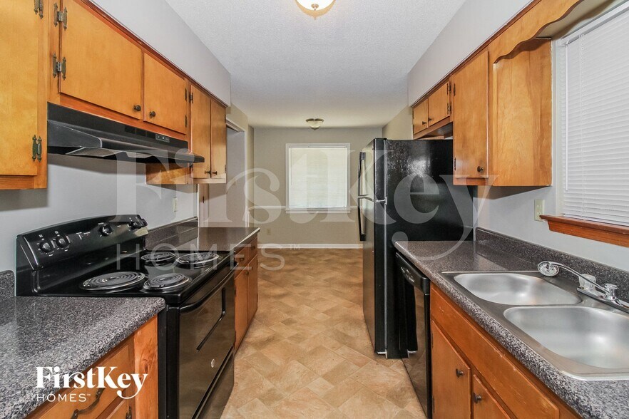 Building Photo - 2693 Satellite St