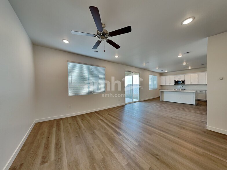 Building Photo - 12528 W Adair Dr