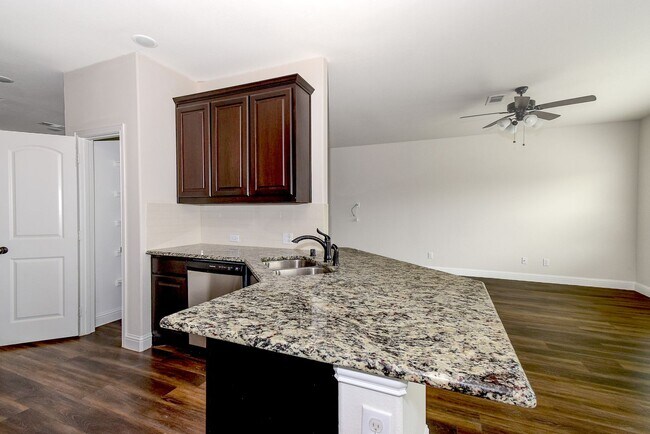 Building Photo - 6819 Jade Dr
