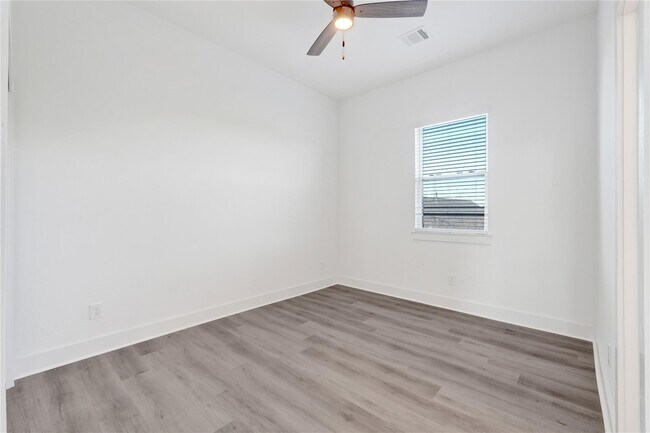 Building Photo - 3238 Frying Pan Place