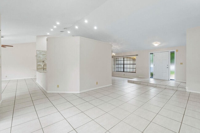 Building Photo - 13485 Orchid Ct