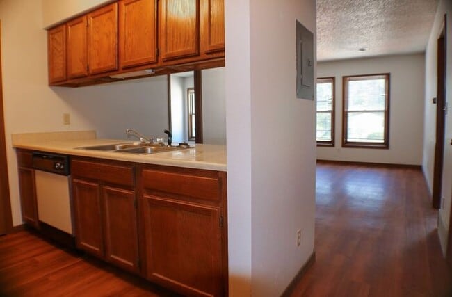 Building Photo - $1,195 | 2 Bedroom, 2 Bathroom Apartment |...