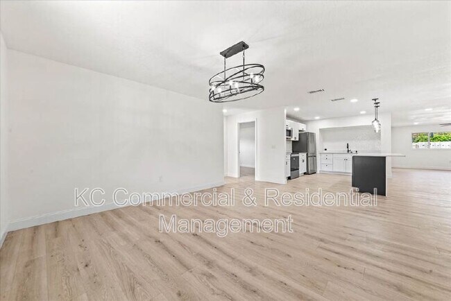 Building Photo - 484 Greenway Ave