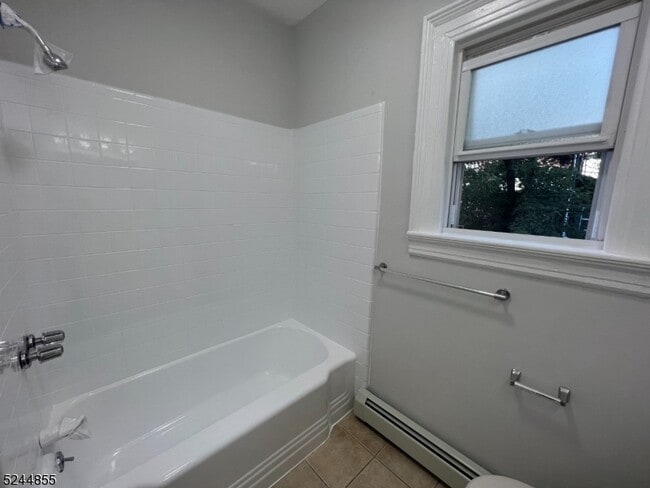 Building Photo - 44 Gates Ave