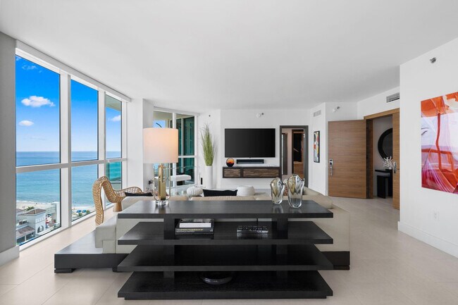 Building Photo - 101 S Fort Lauderdale Beach Blvd