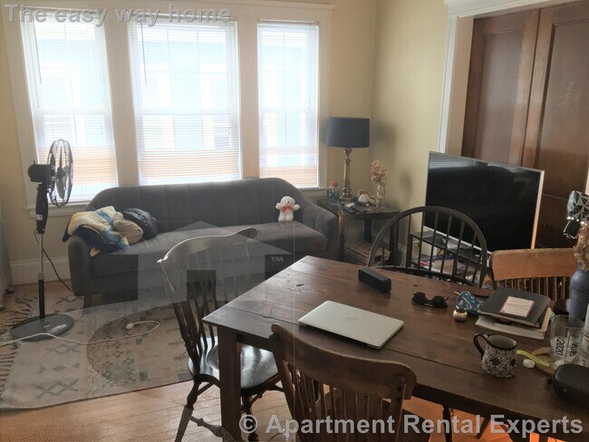 Building Photo - 158 Magazine St