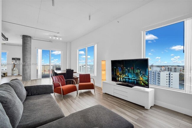 Building Photo - 10 SW South River Dr