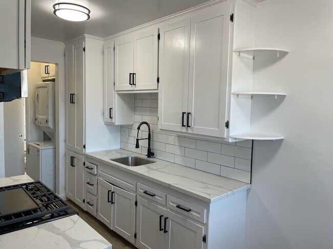 Building Photo - 4913-4915 Cahuenga Blvd