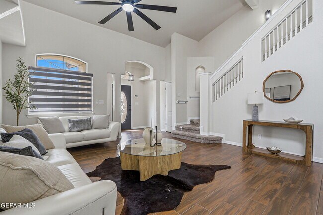 Building Photo - 3121 Tierra Paola Ln
