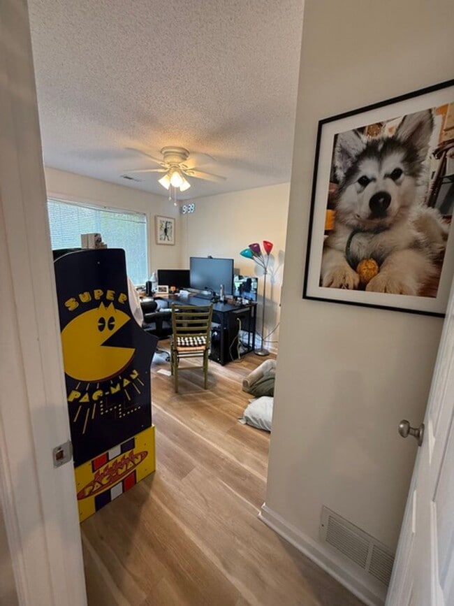 Building Photo - Spacious 4BR Home in Seven Oaks with Garage & Fenced Yard