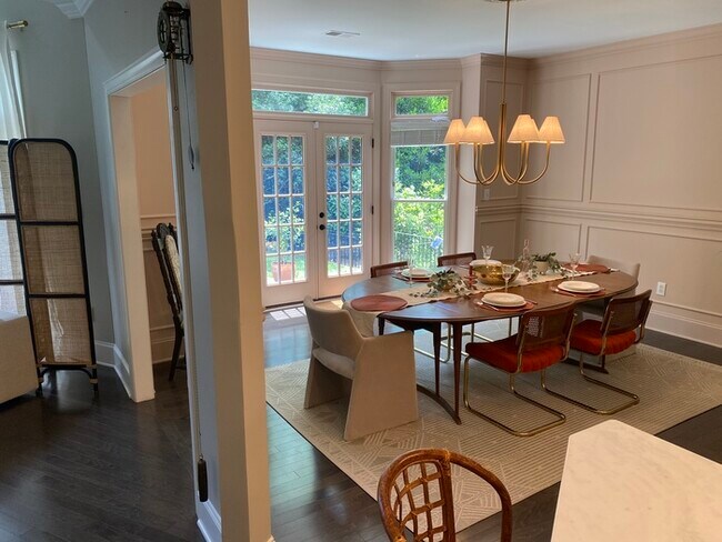 Building Photo - Dilworth home available immediately!