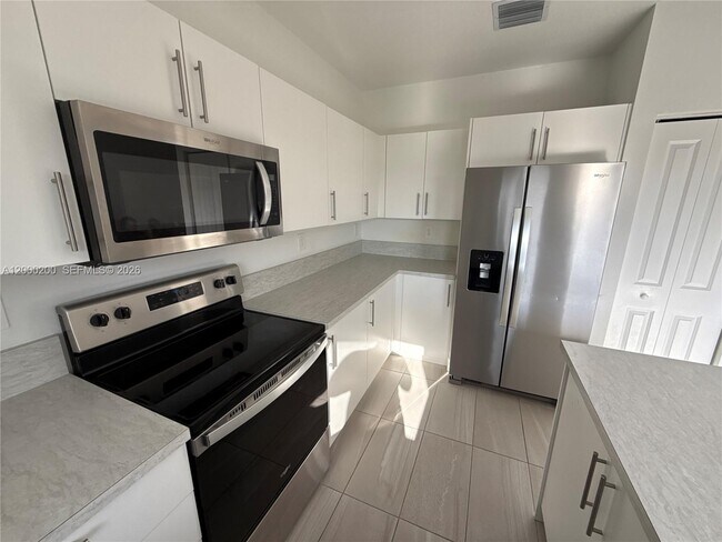 Building Photo - 412 NW 12th Pl