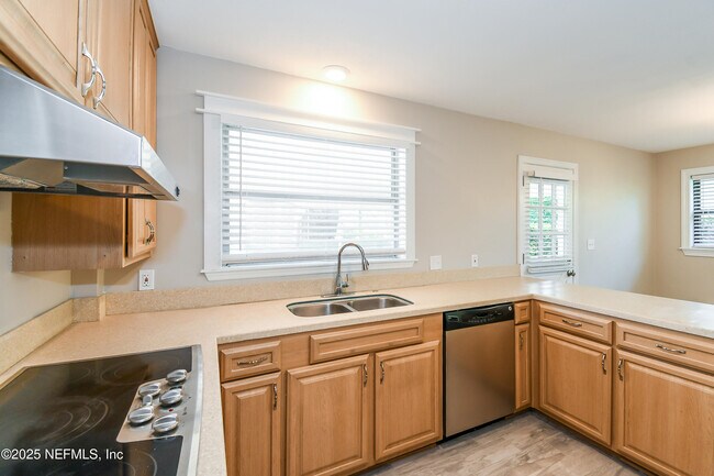 Building Photo - 5011 Bedford Forest Dr