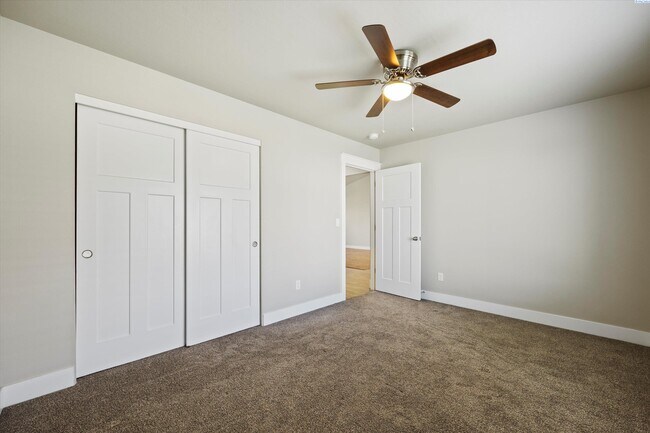 Building Photo - 4 BED HOME FOR RENT IN BENTON CITY MOVE-IN...