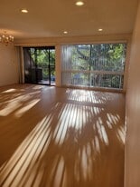 Building Photo - 1600 Carmel Dr