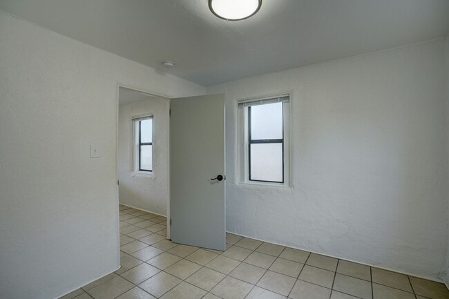 Building Photo - 925 Ruth St