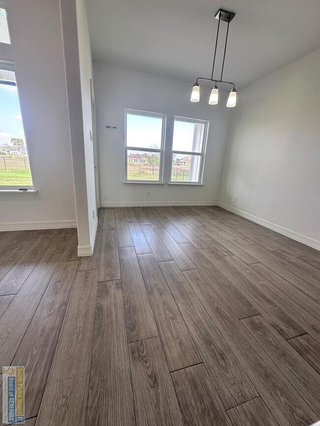 Building Photo - 113 Torrey Pines Dr