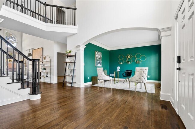 Building Photo - 3713 Lake Edge Dr