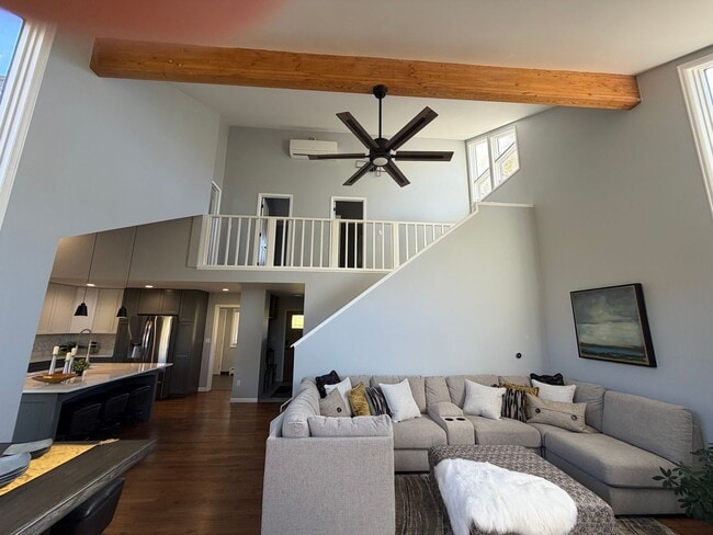 Building Photo - 3 Bedroom 2.5 Bath Home with 2 Car Garage ...