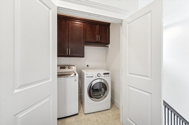 Building Photo - 830 W 19th St