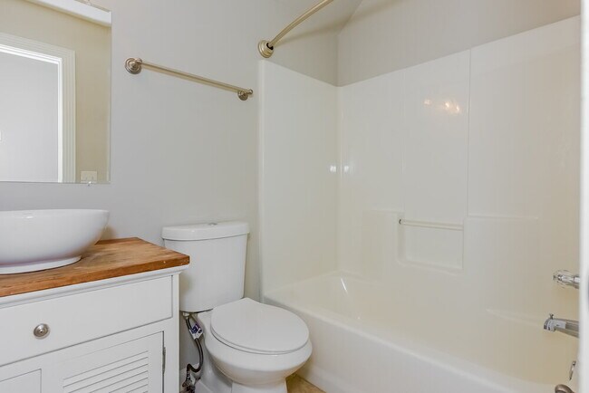 Building Photo - 145 Summerlake Pl