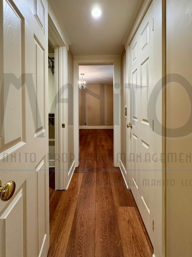 Building Photo - South Hill Swank