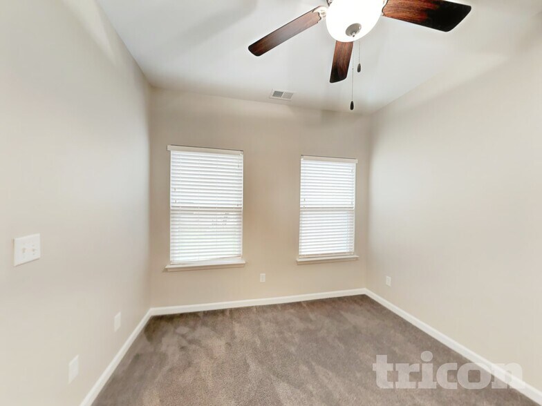 Building Photo - 405 Riverwood Ct