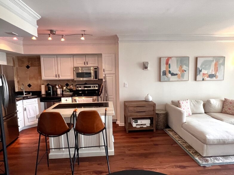 Building Photo - 275 13th St NE