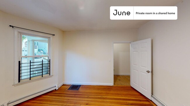 Building Photo - Private bedroom in 4 bed/1.5 bath Home