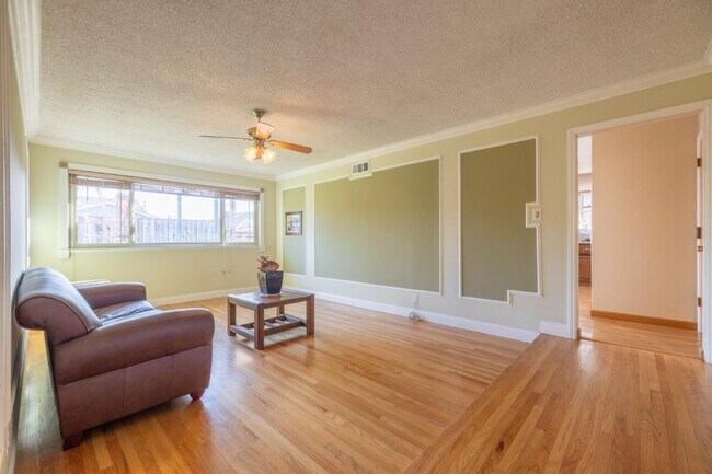 Building Photo - 3276 Andora Dr