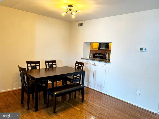 Building Photo - 1601 Linden Way